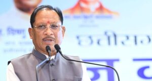 मुख्यमंत्री विष्णु देव साय का हज यात्रियों को स्वागत, फर्स्ट एड किट के साथ दी सफल यात्रा की शुभकामनाएं