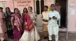 लाल जोड़े में पहुंची मीरा परमार, वोट डालकर निभाया नागरिक कर्तव्य