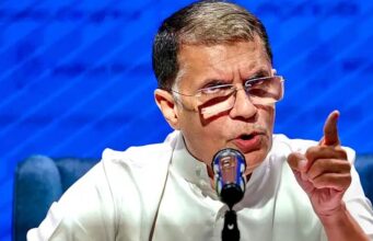 पवन खेड़ा की मुसीबत बढ़ी, दिल्ली और असम पुलिस ने दी घर पर दस्तक