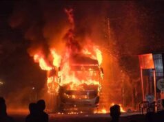 चलती बाराती बस में लगी भीषण आग, शुरुआती जांच में शॉर्ट सर्किट का अंदेशा