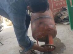 Vidisha में ग्राहक के साथ धोखा, LPG सिलिंडर से निकला पानी