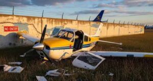 लैंडिंग में गड़बड़ी से हादसा: यूपी में ट्रेनिंग एयरक्राफ्ट रनवे से भटका, पायलट सुरक्षित
