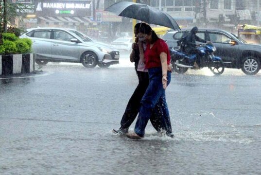 गर्मी पर राहत का संकेत: अगले 48 घंटों में पारा गिरेगा, दिल्ली-यूपी समेत 18 राज्यों में आंधी-बारिश