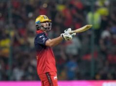 RCB पर संकट! टिम डेविड का विकेट गिरा, अक्षर पटेल ने दिलाई बड़ी सफलता