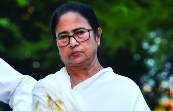 बंगाल काउंटिंग के दौरान दीदी का भरोसा बरकरार, घर के बाहर गूंजे ‘जय श्रीराम’