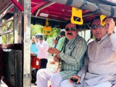 ई-रिक्शा से कैबिनेट बैठक में पहुंचे मंत्री टेटवाल और पंवार, दिया पर्यावरण संरक्षण का संदेश