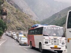 उत्तर भारत की गर्मी से पहाड़ों की ओर उमड़ी भीड़, जोशीमठ में लगा लंबा ट्रैफिक जाम