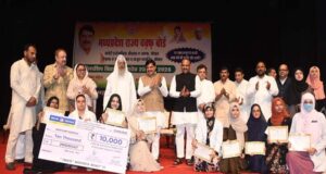 राज्य स्तरीय समारोह में 850 विद्यार्थियों को छात्रवृत्ति, CM ने शिक्षा पर दिया बड़ा संदेश