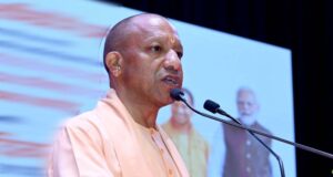 गोरखपुर के तारामंडल क्षेत्र में वाटर बॉडी पर 14.33 करोड़ रुपये की लागत से बने टू-लेन ब्रिज का लोकार्पण किया सीएम योगी ने