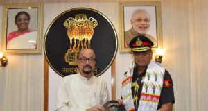 राज्यपाल डेका से लेफ्टिनेट जनरल अनिंद्या सेनगुप्ता ने की सौजन्य भेंट
