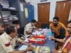थाने में कबाड़ माफिया की खातिरदारी पर बवाल, वायरल फोटो ने उठाए सवाल