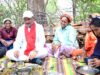 निर्माणाधीन पंचायत भवन में भोजन के साथ साथ मुख्यमंत्री साय लेते रहे योजनाओं का फीडबैक