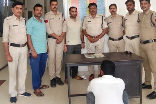 नोएडा से एक आरोपी गिरफ्तार