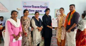 मासूम इंदुनाथ को मिला आयुष्मान कार्ड, नेहा को मिला श्रम कार्ड
