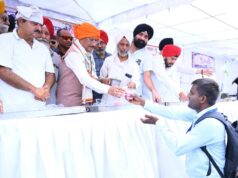 शहीदी दिवस पर गुरुद्वारा तेलीबांधा में आयोजित विशाल छबील एवं छायाचित्र प्रदर्शनी में हुए शामिल