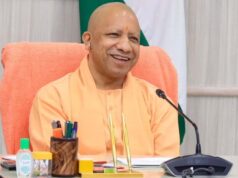 मुख्यमंत्री योगी आदित्यनाथ ने गोरखपुर में बेसिक शिक्षा विभाग द्वारा आयोजित समारोह में शिक्षामित्रों का किया सम्मान