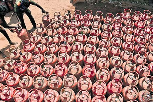 LPG उपभोक्ताओं के लिए अलर्ट! ग्वालियर में 95 हजार लोगों की गैस बुकिंग हो सकती है बंद