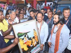 स्वामित्व योजना के पट्टे वितरित कर ग्रामीणों को दिया वैधानिक अधिकार, बिहान समूह की महिलाओं से आजीविका गतिविधियों की ली जानकारी