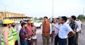 रेलवे ओवरब्रिज, आईटी बिल्डिंग, स्पोर्ट्स कॉम्प्लेक्स सहित कई परियोजनाओं की प्रगति का लिया जायजा