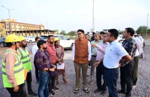 रेलवे ओवरब्रिज, आईटी बिल्डिंग, स्पोर्ट्स कॉम्प्लेक्स सहित कई परियोजनाओं की प्रगति का लिया जायजा