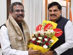 CM यादव से केंद्रीय मंत्री प्रधान की सौजन्य भेंट, बाबा महाकाल की प्रतिकृति भेंट कर किया सम्मानित