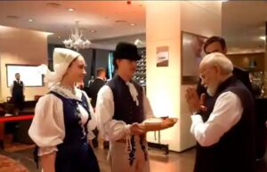 स्लोवाकिया में पीएम मोदी का गर्मजोशी से स्वागत, पारंपरिक सम्मान के बीच दोस्ती को मिलेगी नई उड़ान