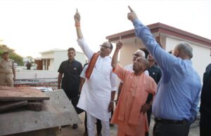 अलीगढ़ से सीधे घटनास्थल और अस्पताल पहुंचे CM योगी, हाईलेवल बैठक के बाद ताबड़तोड़ एक्शन