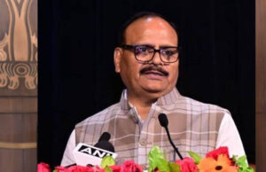 UP Politics: ब्रजेश पाठक ने सपा-कांग्रेस से पूछा ‘बाबरी मस्जिद चंदे का हिसाब’, सियासत गरमाई