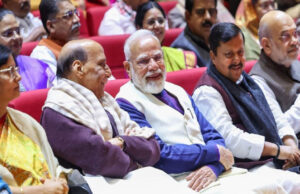 मोदी कैबिनेट में बदलाव की आहट! कई मंत्रियों की छुट्टी तय?, TMC और शिवसेना के बागियों की एंट्री की चर्चा
