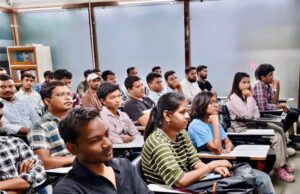 UPSC में सफल आदिवासी विद्यार्थियों से मिले CM साय, ट्राइबल यूथ हॉस्टल के छात्रों को दी बधाई