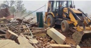अतिक्रमणकारियों पर सख्त एक्शन, वन क्षेत्र में बने 34 अवैध मकान किए गए ध्वस्त