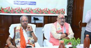 बुनकरों और शिल्पियों की आय बढ़ाने के लिए डिजाइन प्रशिक्षण एवं नवाचार पर जोर