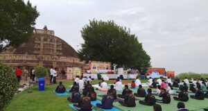 मध्यप्रदेश पर्यटन बोर्ड के अधिकारियों ने कुशाभाऊ ठाकरे अंतर्राष्ट्रीय कन्वेंशन सेंटर में किया योगाभ्यास