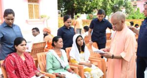 लगातार दूसरे दिन जनता दर्शन में मुख्यमंत्री ने सुनीं 200 लोगों की समस्याएं