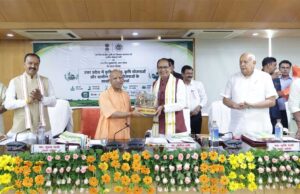 केंद्रीय मंत्री ने प्रधानमंत्री आवास योजना (ग्रामीण) के अगले चरण के लिए 6.18 लाख पात्र लाभार्थियों की सूची मुख्यमंत्री को सौंपी