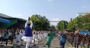 अंतर्राष्ट्रीय योग दिवस पर 15 हजार से अधिक श्रमिकों ने किया सामूहिक योगाभ्यास