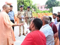 मुख्यमंत्री योगी आदित्यनाथ ने गोरखनाथ मंदिर में किया जनता दर्शन, 200 लोगों की सुनीं समस्याएं
