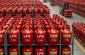 आज से बदल गए LPG के नियम! कच्चे तेल की कीमत घटते ही सरकार का बड़ा ऐलान, जानिए क्या बदला