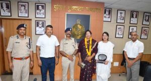पुलिस मुख्यालय परिवार द्वारा 11 सेवानिवृत्त कर्मचारियों को दी गई भावभीनी विदाई