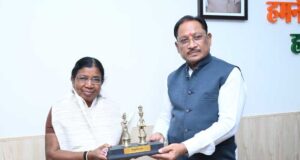 आदिवासी संस्कृति, महिला सशक्तिकरण और सामाजिक सेवा के क्षेत्र में डॉ. बुधरी ताती के योगदान की मुख्यमंत्री ने की सराहना