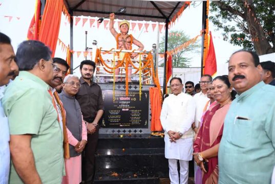 150वीं जयंती वर्ष पर डोंडराही में भगवान बिरसा मुंडा की प्रतिमा का अनावरण