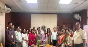 STDW की प्रशिक्षित बेटियों से किया संवाद; हस्तनिर्मित उपहारों ने जीता विदेशी प्रतिनिधिमंडल का दिल
