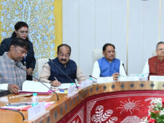 विधानसभा में शिष्टाचार भेंट: मुख्यमंत्री विष्णु देव साय ने डॉ. रमन सिंह को पुष्पगुच्छ भेंट कर दी शुभकामनाएं