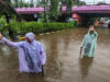 मुंबई हुई पानी-पानी! भारी बारिश से जनजीवन ठप, सड़कें जलमग्न, ट्रेनें प्रभावित, स्कूल-कॉलेज बंद