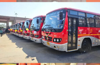 कर्नाटक में सरकारी बसों की बदहाल हालत पर बवाल, हेडलाइट बंद तो मोबाइल टॉर्च से चला सफर; KKRTC घिरी