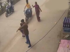 छत्तीसगढ़ में स्कूल वैन से गिरा बच्चा, चलते वाहन का गेट खुलने से मचा हड़कंप