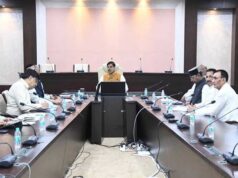 कम पानी और कम अवधि वाली फसलें अपनाने के लिए किसानों को करें प्रेरित