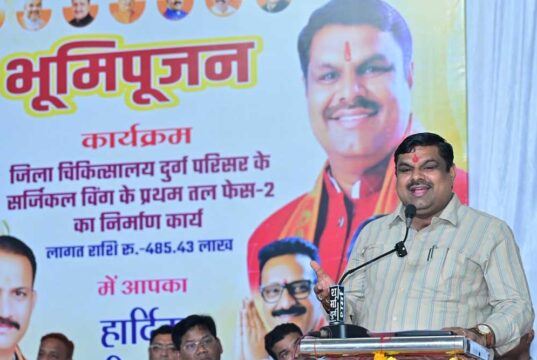 स्कूल शिक्षा मंत्री गजेंद्र यादव ने किया भूमिपूजन, मरीजों को मिलेंगी निजी अस्पताल जैसी सुविधाएं