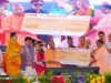 मुख्यमंत्री ने विभिन्न योजनाओं के लाभार्थियों को किया सम्मानित