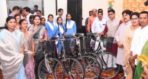 शिक्षा से ही होता है सशक्त राष्ट्र का निर्माण, बड़े लक्ष्य तय कर पूरी निष्ठा से करें पढ़ाई: मंत्री टंक राम वर्मा